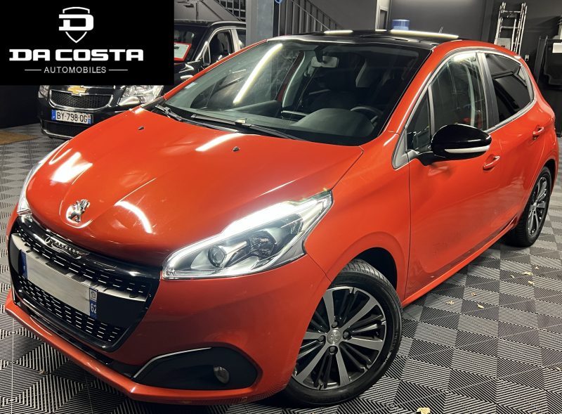 PEUGEOT 208 PHASE 2 1.2 82 Cv APPLE CARPLAY & ANDROID TOIT PANO CAMERA / 23 800 Kms - GARANTIE 1 AN
