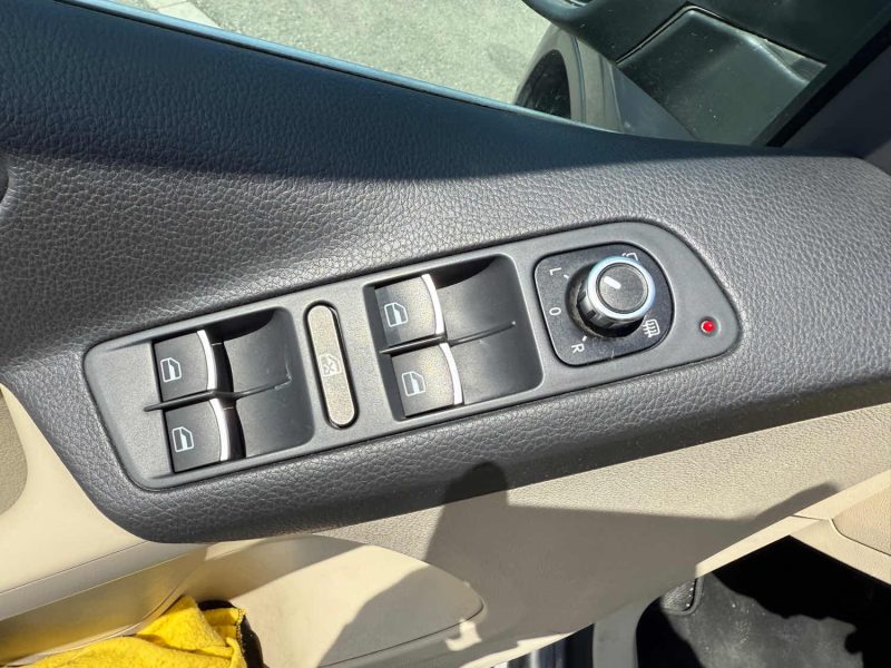 VOLKSWAGEN TIGUAN 2012