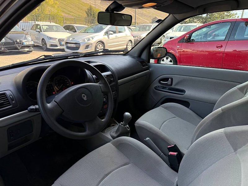 RENAULT CLIO 1.4 i 100 cv Authentique Luxe toit Ouvrant Distribution Neuve 