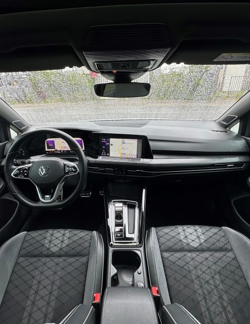 VOLKSWAGEN GOLF 2023