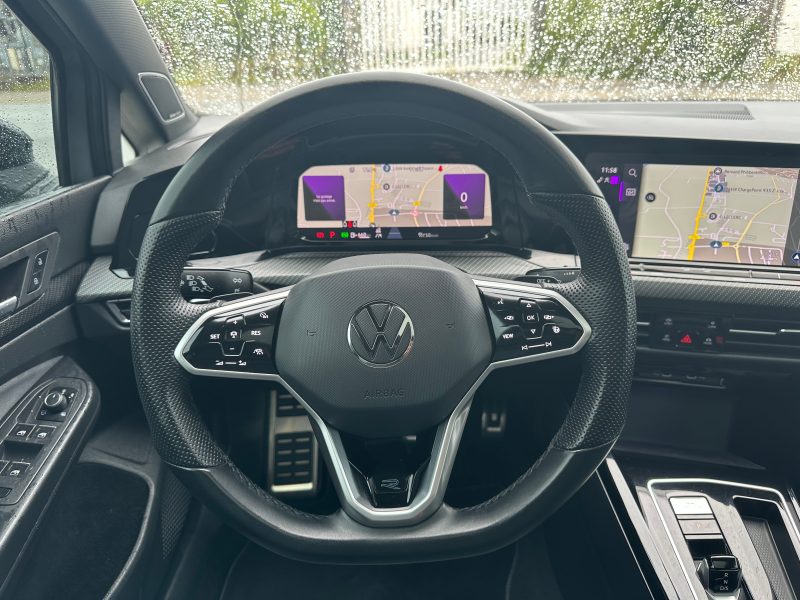 VOLKSWAGEN GOLF 2023