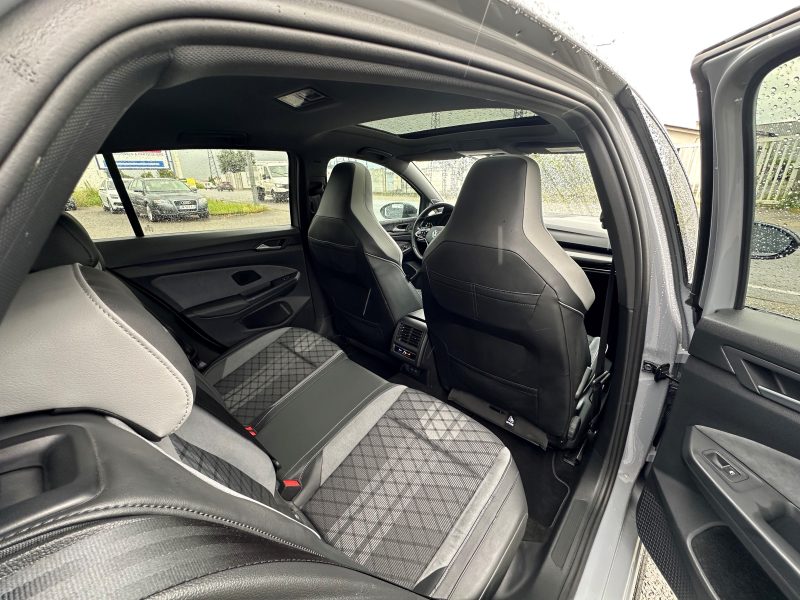 VOLKSWAGEN GOLF 2023