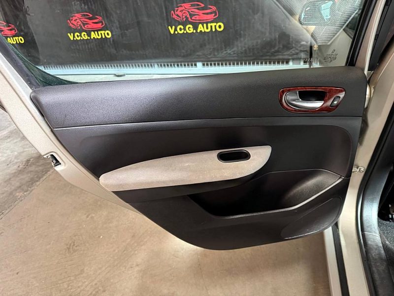 PEUGEOT 307 2.0i 140 Executive Pack 