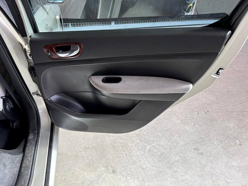 PEUGEOT 307 2.0i 140 Executive Pack 