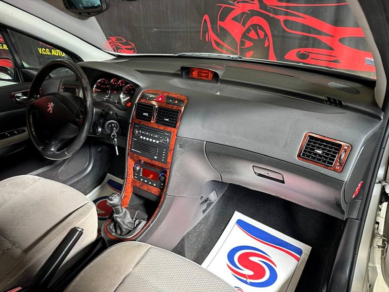 PEUGEOT 307 2.0i 140 Executive Pack 