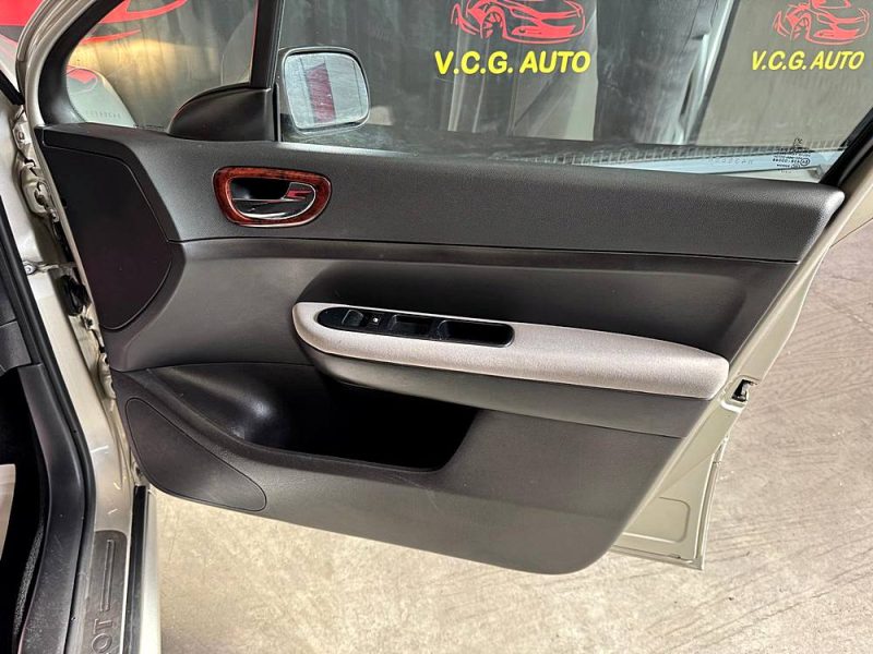 PEUGEOT 307 2.0i 140 Executive Pack 