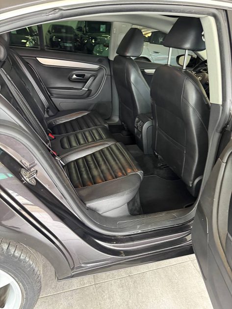 VOLKSWAGEN PASSAT CC 2011