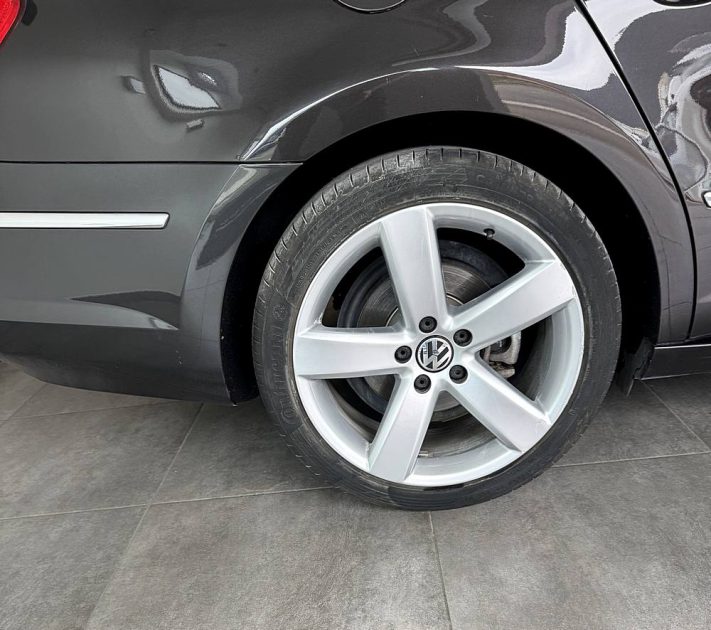 VOLKSWAGEN PASSAT CC 2011
