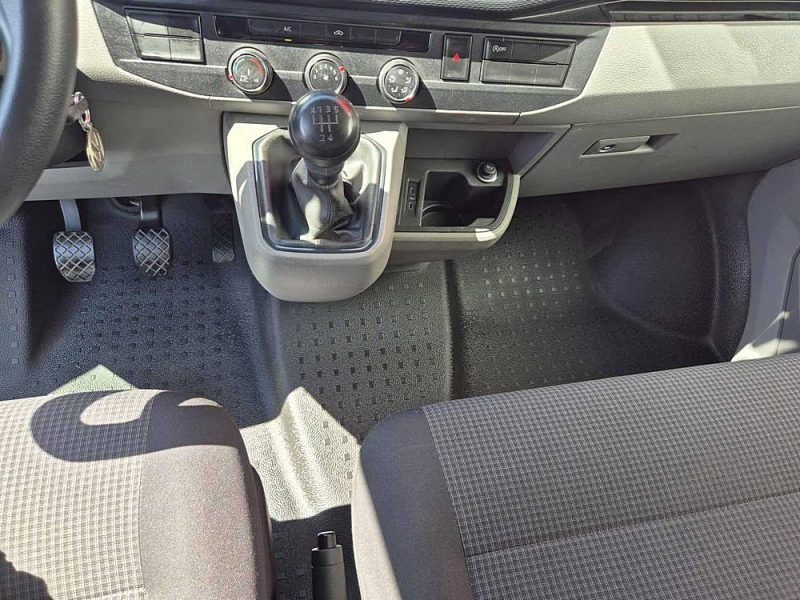 VOLKSWAGEN TRANSPORTER 2021
