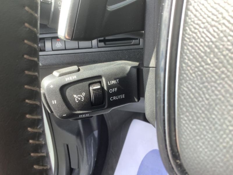 Peugeot 3008 Hybrid 145 e-DCS6 Allure Pack