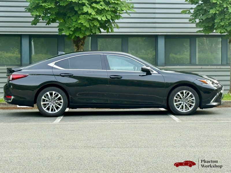 LEXUS ES300H 2023