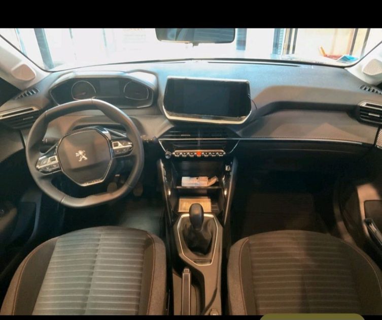 PEUGEOT 208 pour export 2023