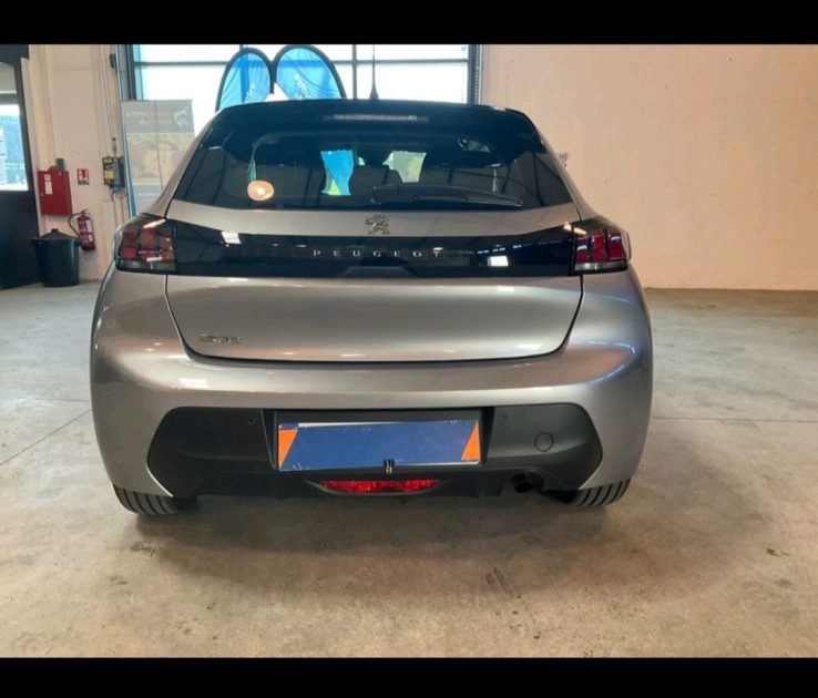 PEUGEOT 208 pour export 2023