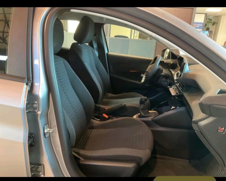 PEUGEOT 208 pour export 2023