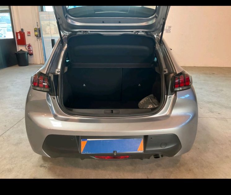 PEUGEOT 208 pour export 2023