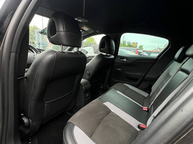 DS DS 4 CONNECT CHIC 1.2 130 Cv APPLE CARPLAY & ANDROID CAMERA RECUL CRIT AIR 1 - GARANTIE 1 AN