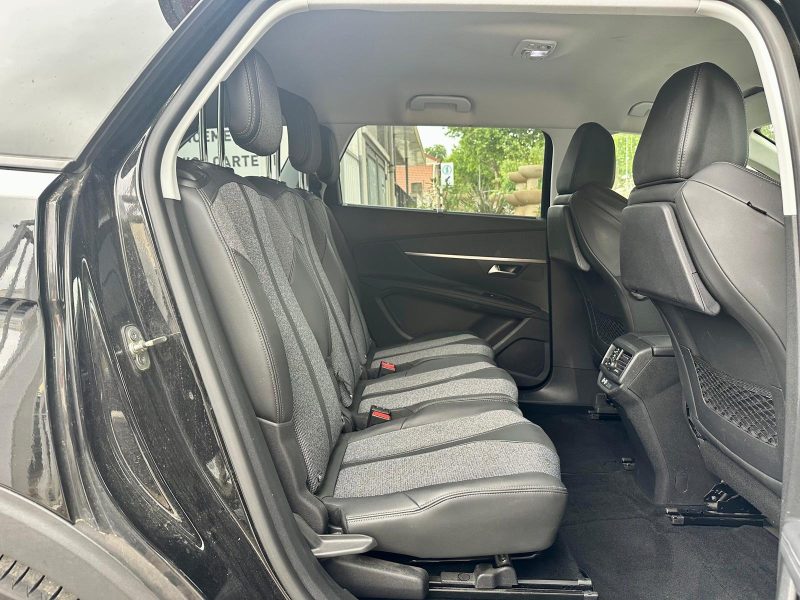 PEUGEOT 5008 2019