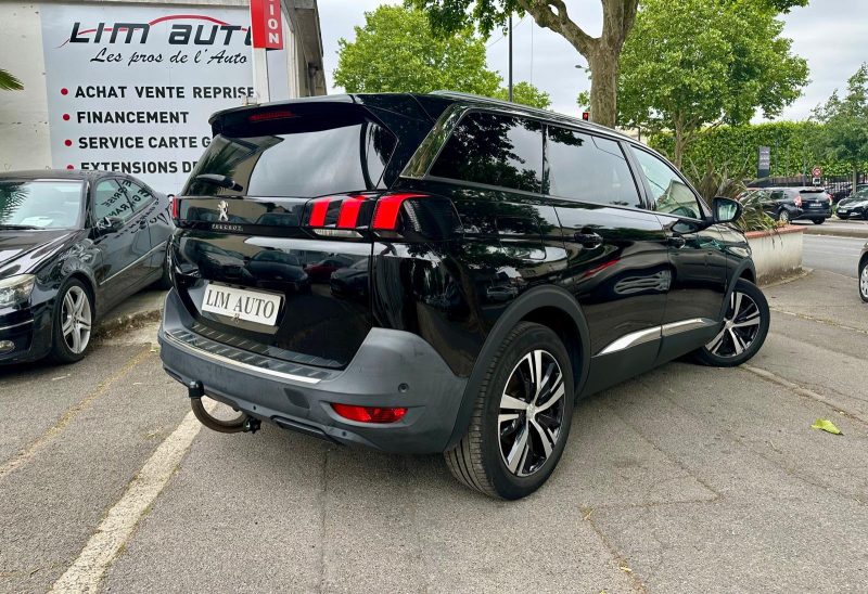 PEUGEOT 5008 2019