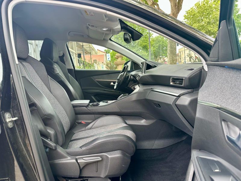 PEUGEOT 5008 2019