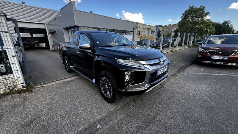 MITSUBISHI L 200 2020