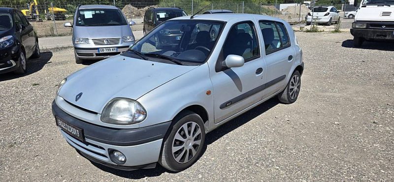 Renault Clio 1.6i 90ch RXE – 120 000 km – Très bon état