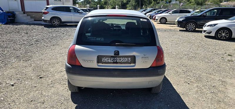 Renault Clio 1.6i 90ch RXE – 120 000 km – Très bon état