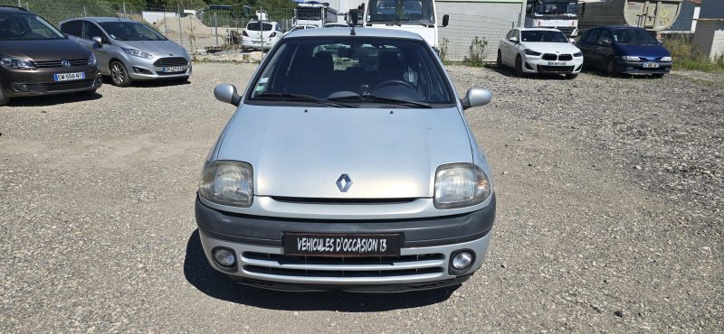 Renault Clio 1.6i 90ch RXE – 120 000 km – Très bon état