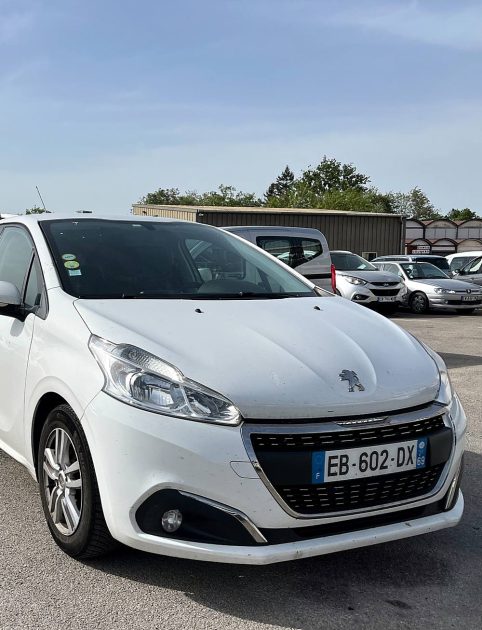 PEUGEOT 208 2016