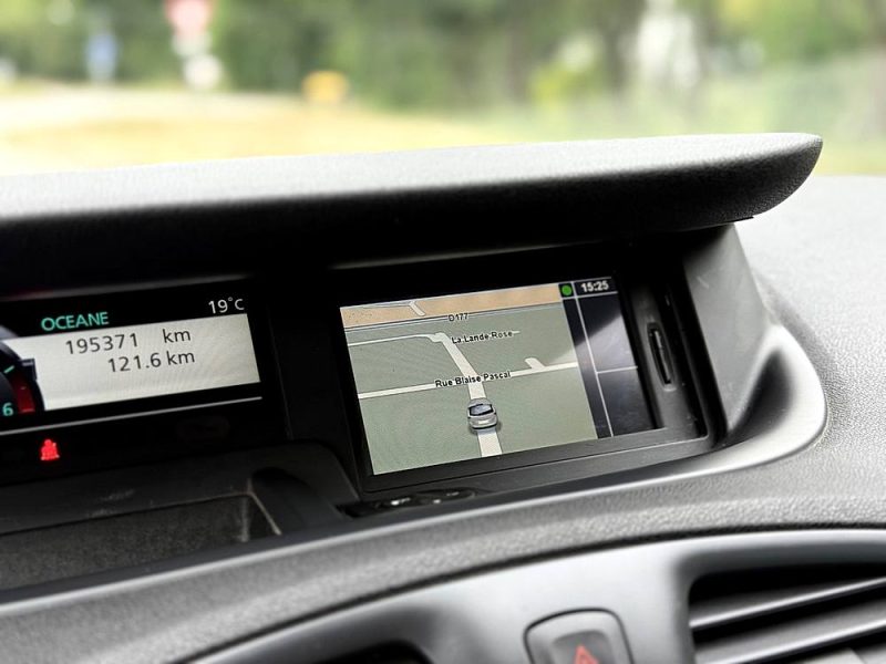 RENAULT MEGANE SCENIC 2011