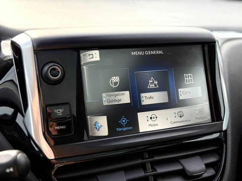 PEUGEOT 208 1.6 VTI 120CH BVM5 FELINE