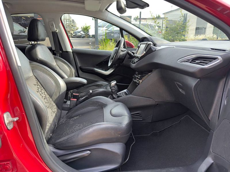 PEUGEOT 208 1.6 VTI 120CH BVM5 FELINE