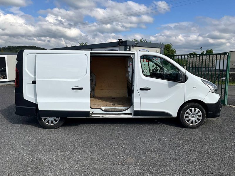 RENAULT TRAFIC 2015