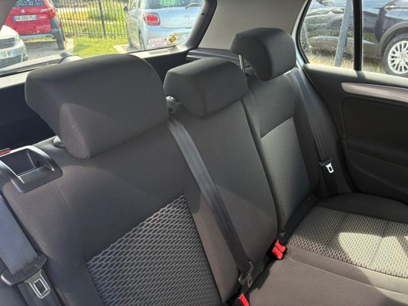 VOLKSWAGEN GOLF 2010