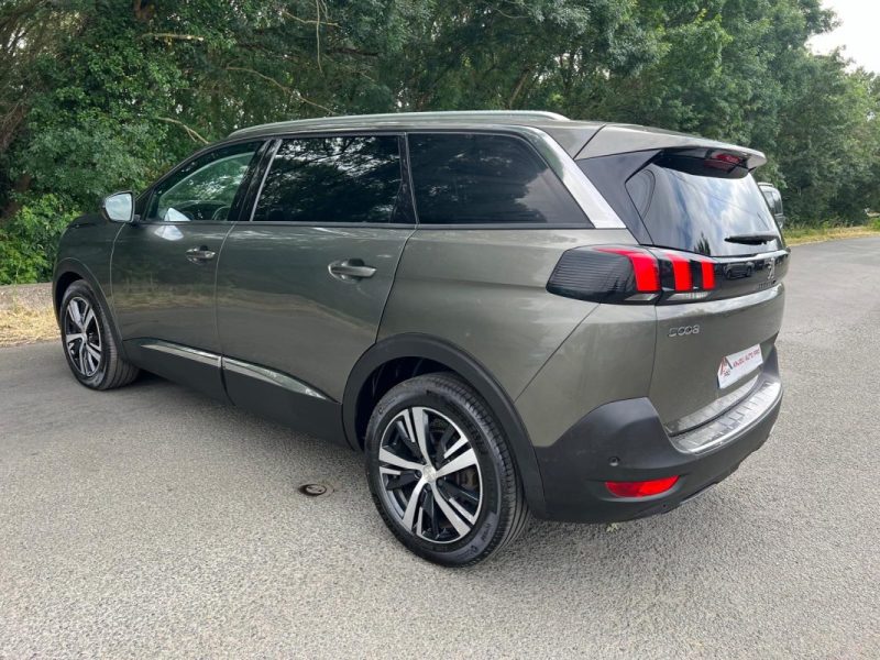 PEUGEOT 5008 2020