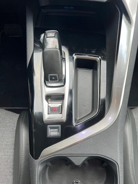PEUGEOT 5008 2020
