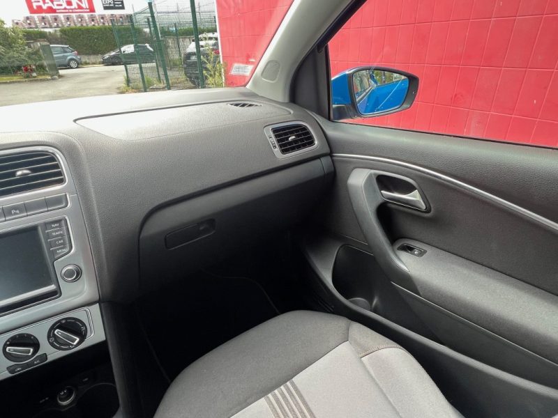 VOLKSWAGEN POLO 2016