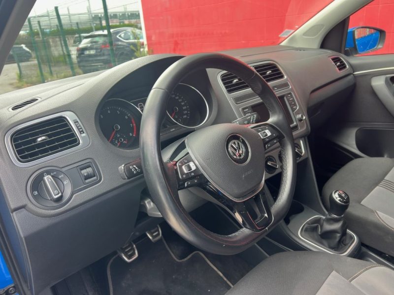 VOLKSWAGEN POLO 2016