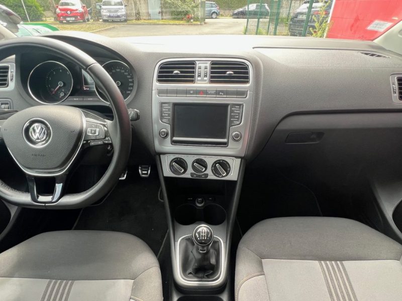 VOLKSWAGEN POLO 2016