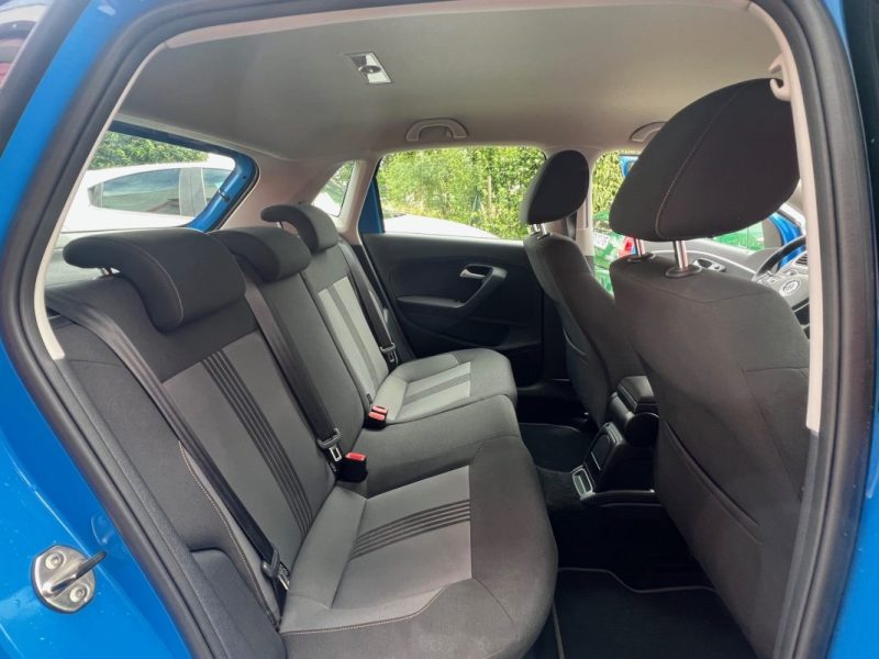 VOLKSWAGEN POLO 2016