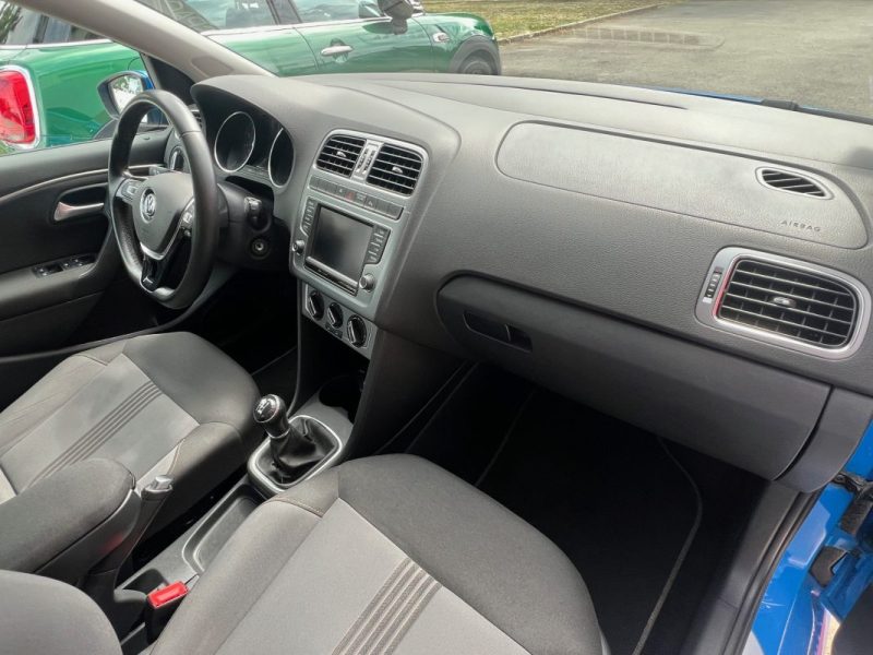 VOLKSWAGEN POLO 2016