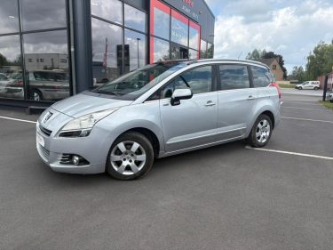 PEUGEOT 5008 2012