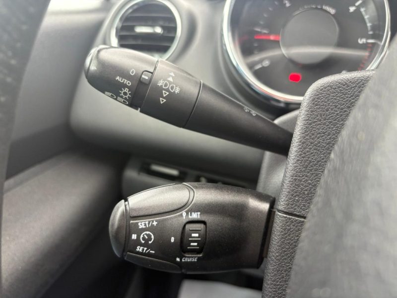 PEUGEOT 5008 2012