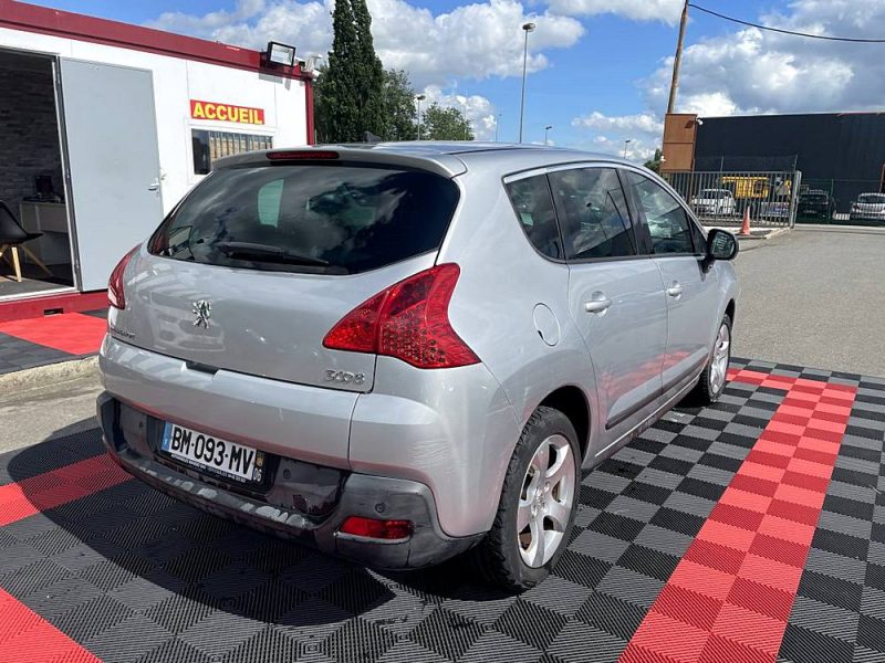 PEUGEOT 3008 2011