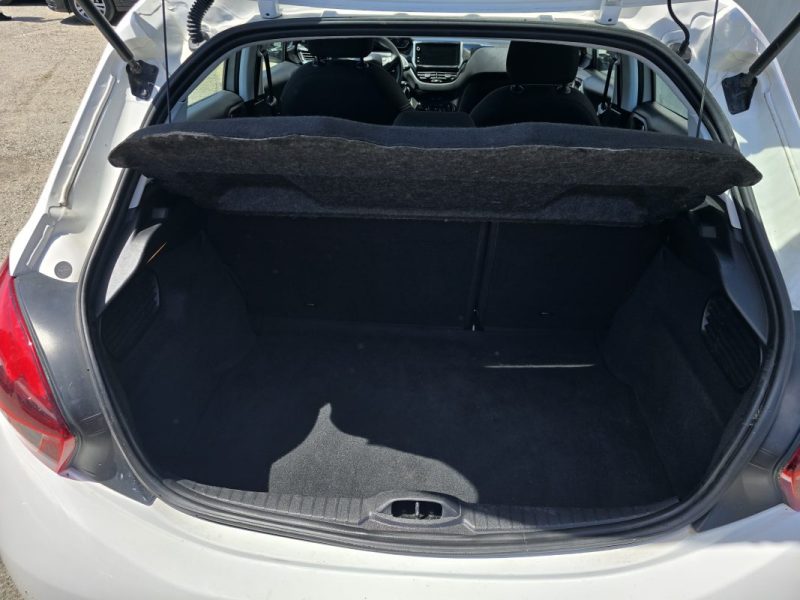 PEUGEOT 208 2018