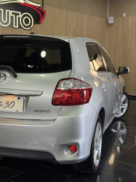 TOYOTA AURIS 2011