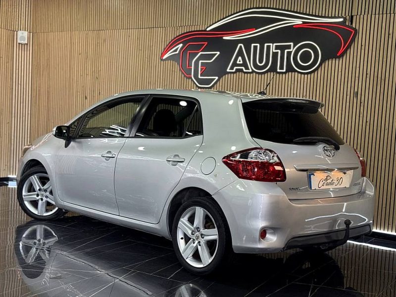 TOYOTA AURIS 2011