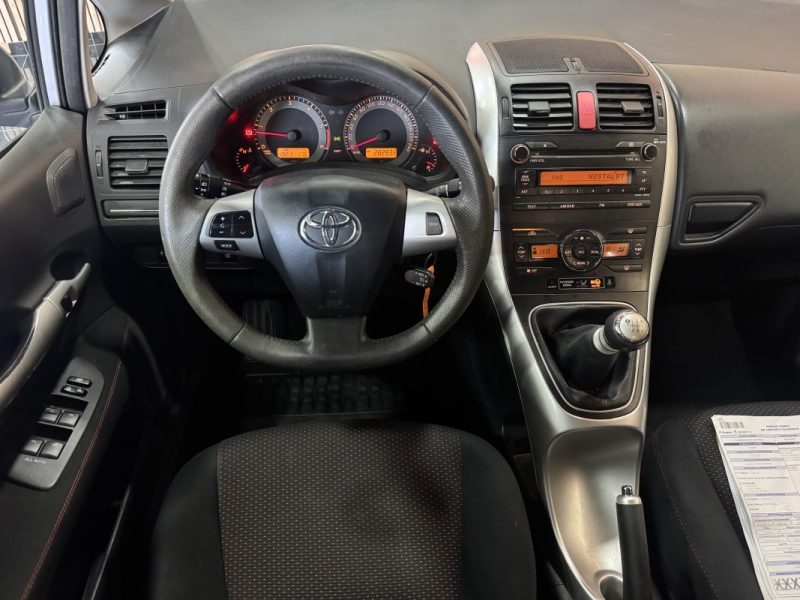 TOYOTA AURIS 2011