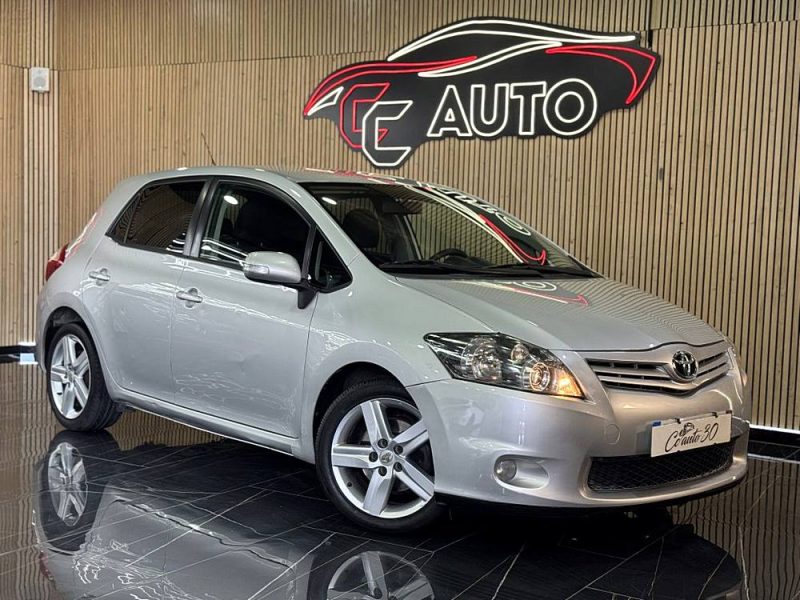TOYOTA AURIS 2011