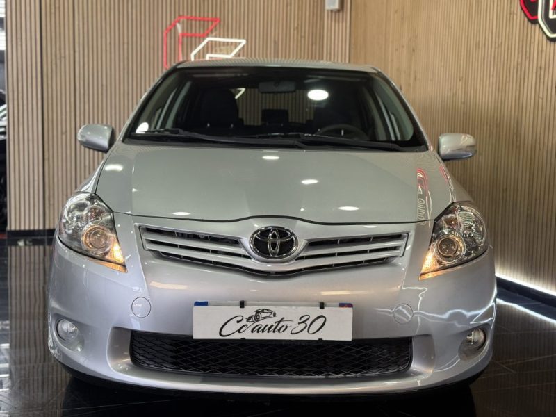 TOYOTA AURIS 2011