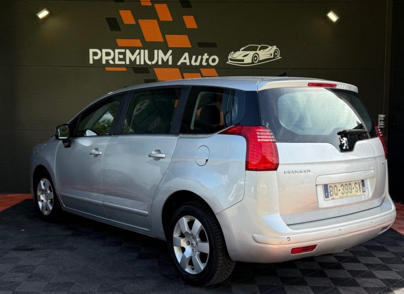PEUGEOT 5008 2011